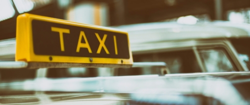 Dzięki tej apce taksówkarz już Cię nie oszuka! „Nie ma być batem na taksówkarzy, ma uzdrowić rynek” – komentuje twórca