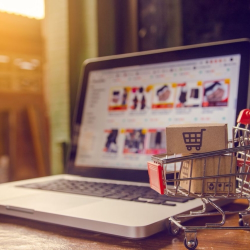 Sezonowość w e-commerce – jak freelancerzy pomagają skalować sprzedaż bez ryzyka