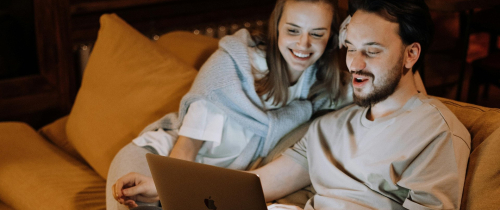 Sztuczna inteligencja zmienia zakupy online. 53% klientów kupuje dzięki rekomendacjom AI