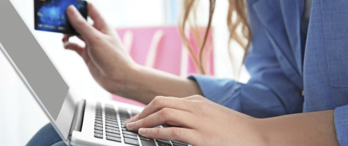 Dlaczego klienci rezygnują z zakupów internetowych? Koszty dostawy i brak zaufania największymi barierami